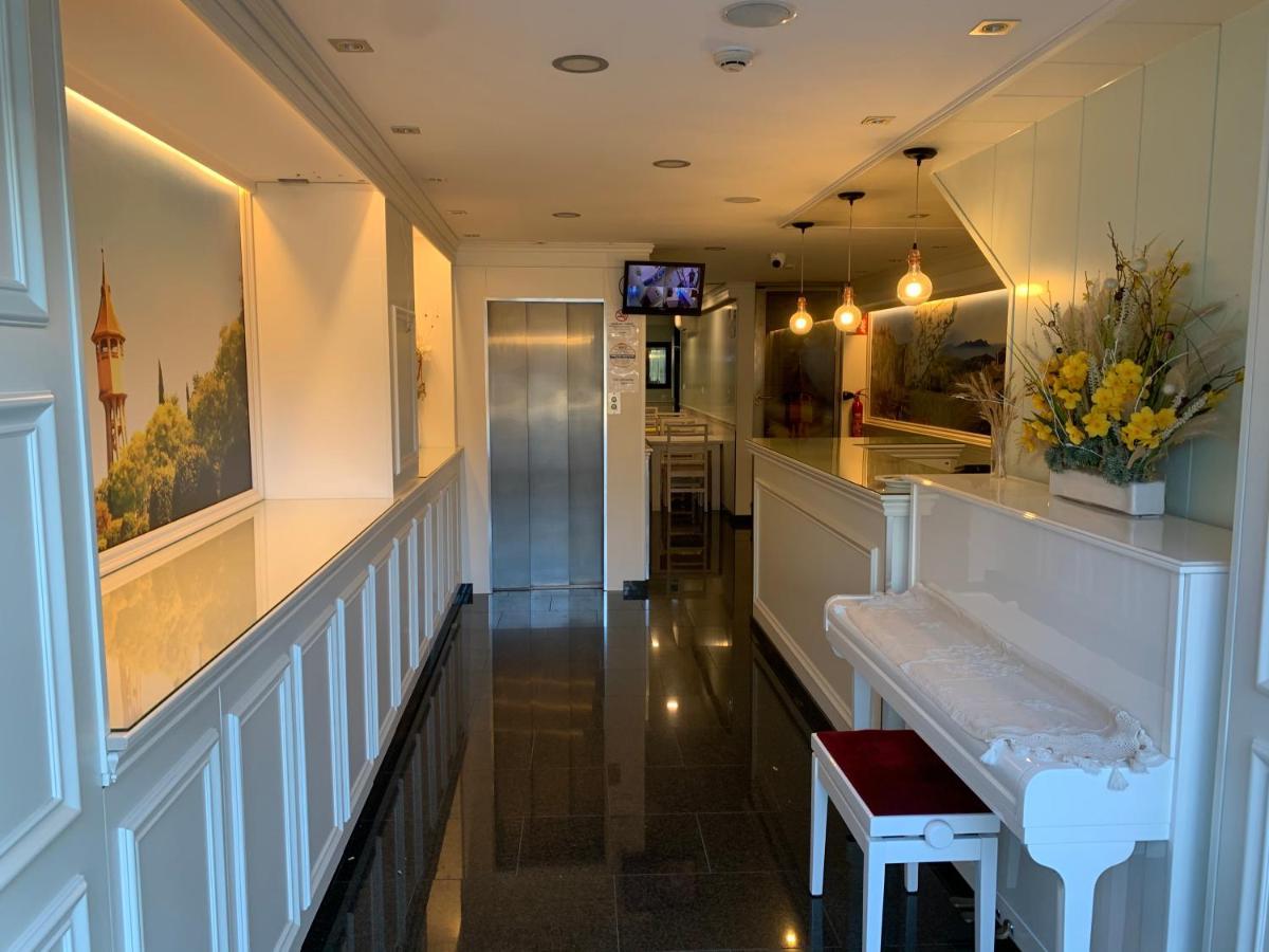 Hotel Ric Sabadell Ngoại thất bức ảnh
